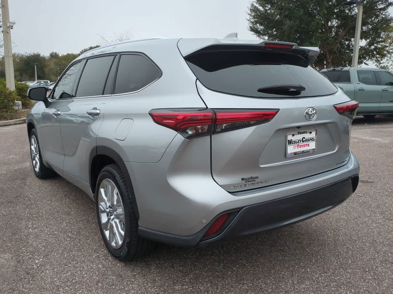 Thumbnail: 2023 Toyota Highlander - 4