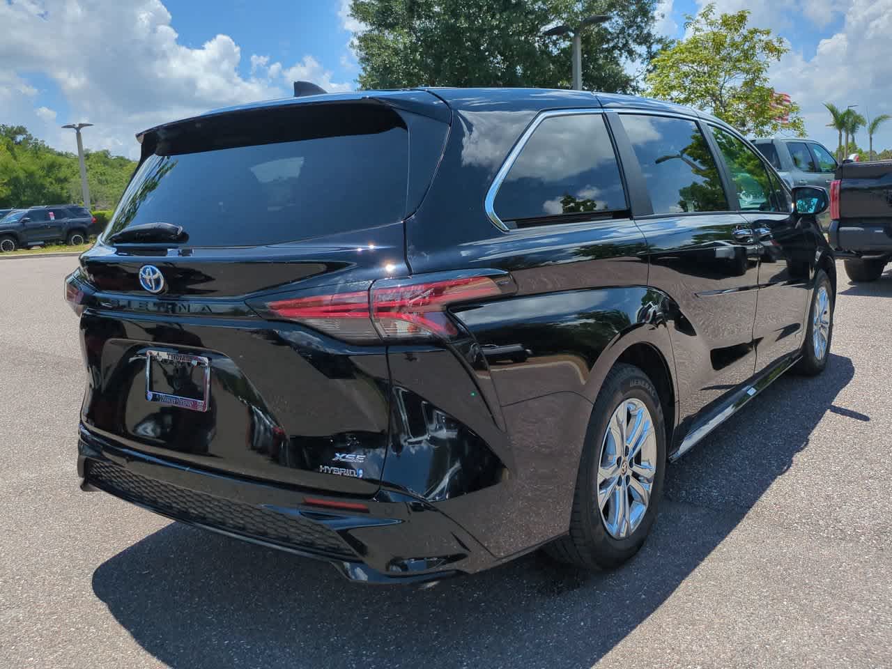 Thumbnail: 2021 Toyota Sienna - 6
