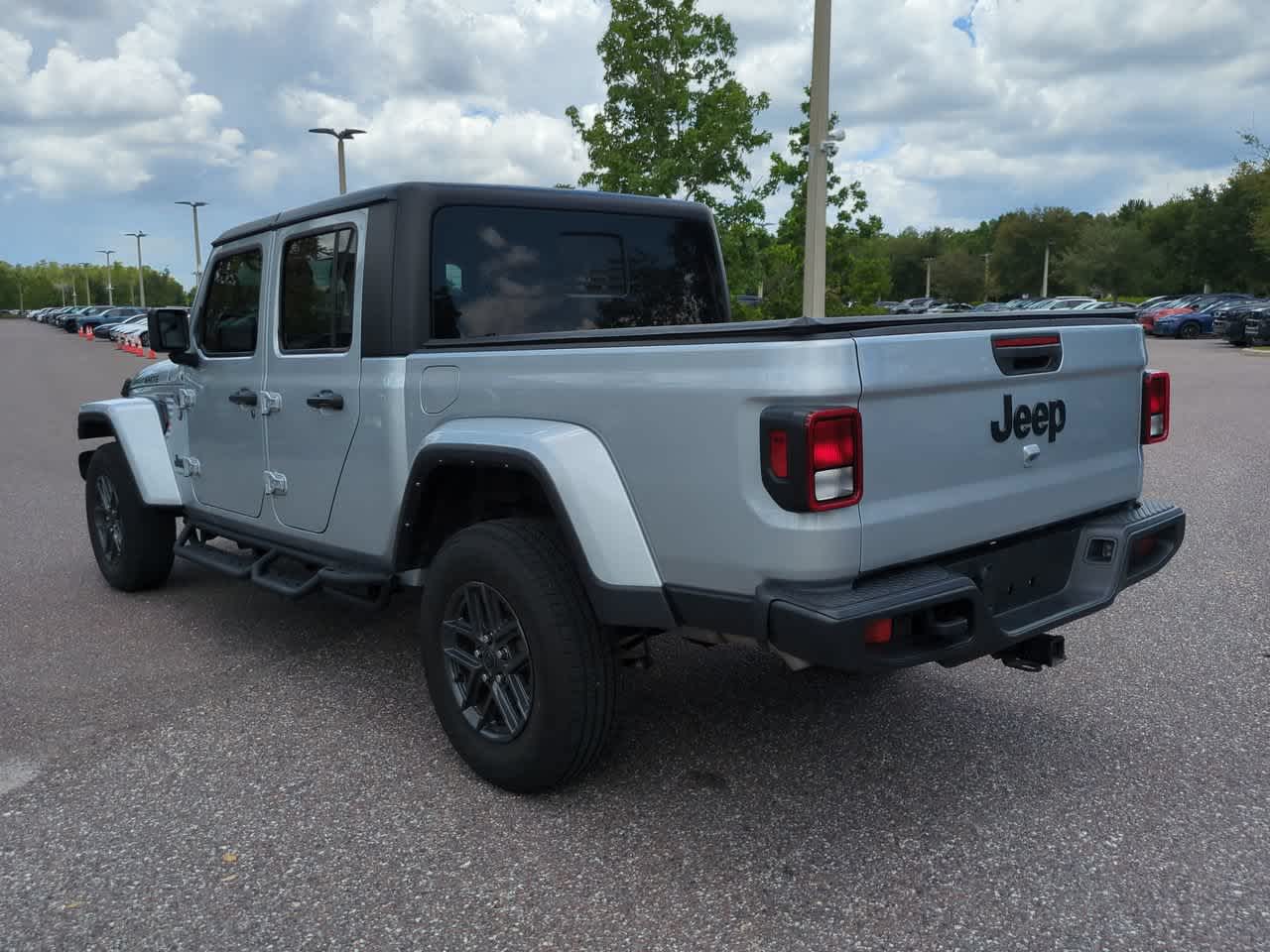 Thumbnail: 2024 Jeep Gladiator - 3