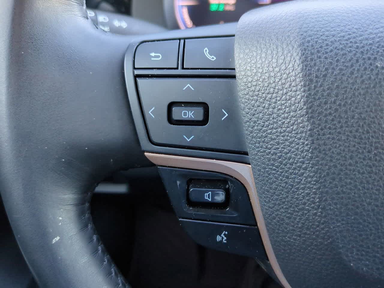 Thumbnail: 2023 Toyota Crown - 23