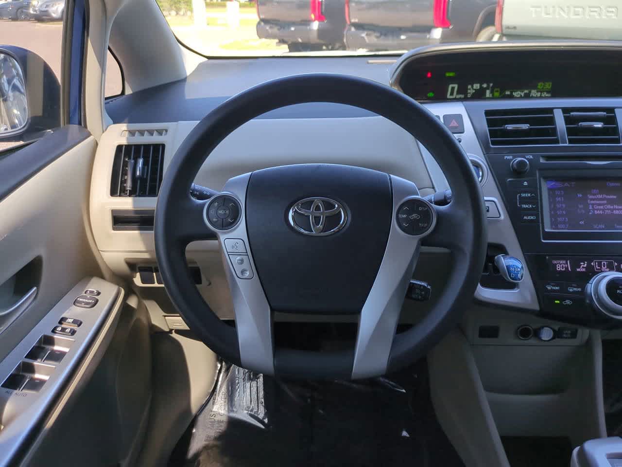 Thumbnail: 2014 Toyota Prius v - 15
