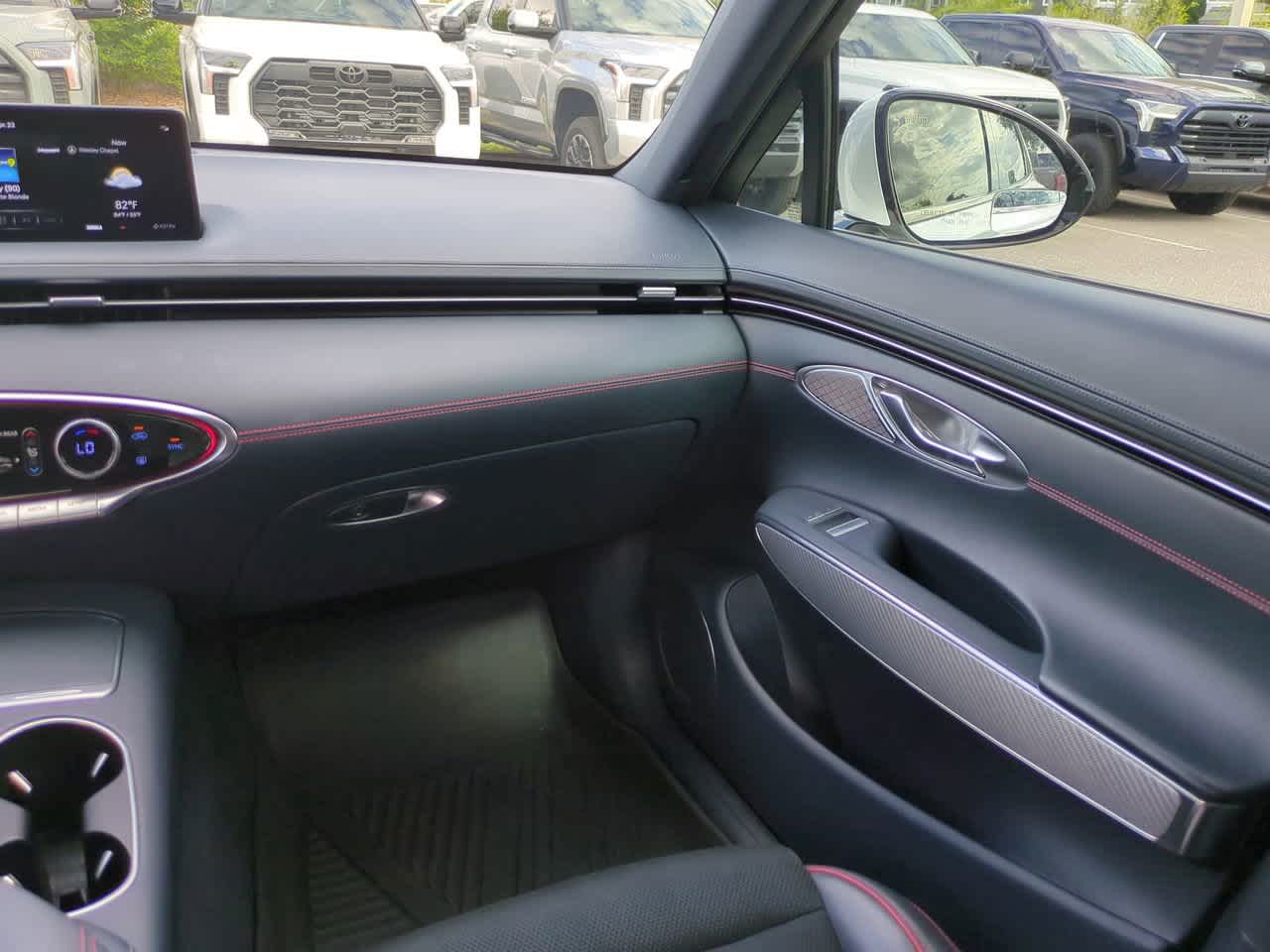 Thumbnail: 2023 Genesis GV70 - 16