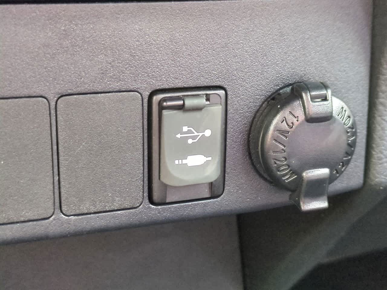 Thumbnail: 2018 Toyota RAV4 - 21