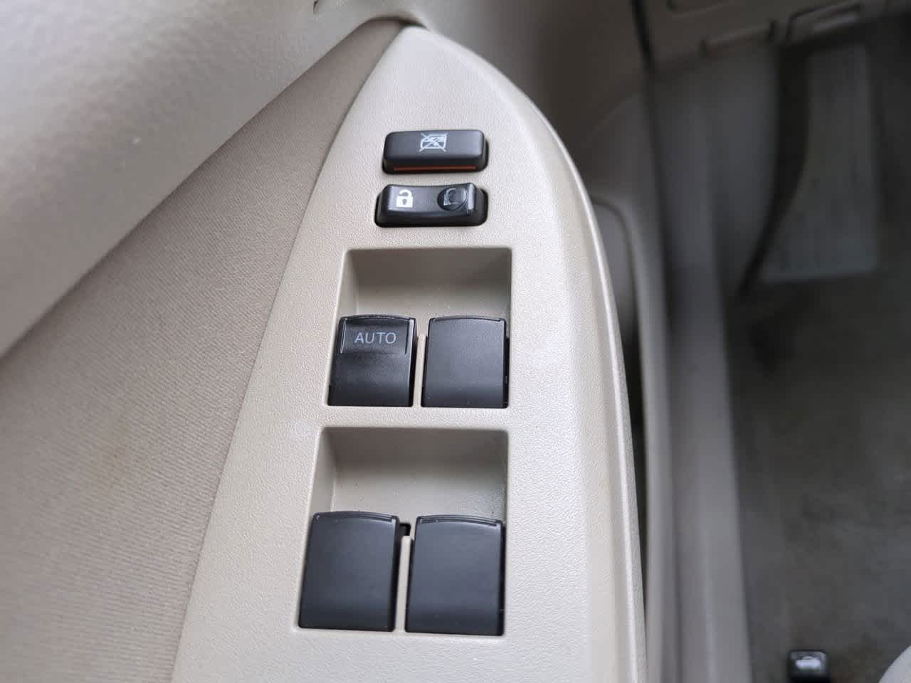 Thumbnail: 2013 Toyota Corolla - 20