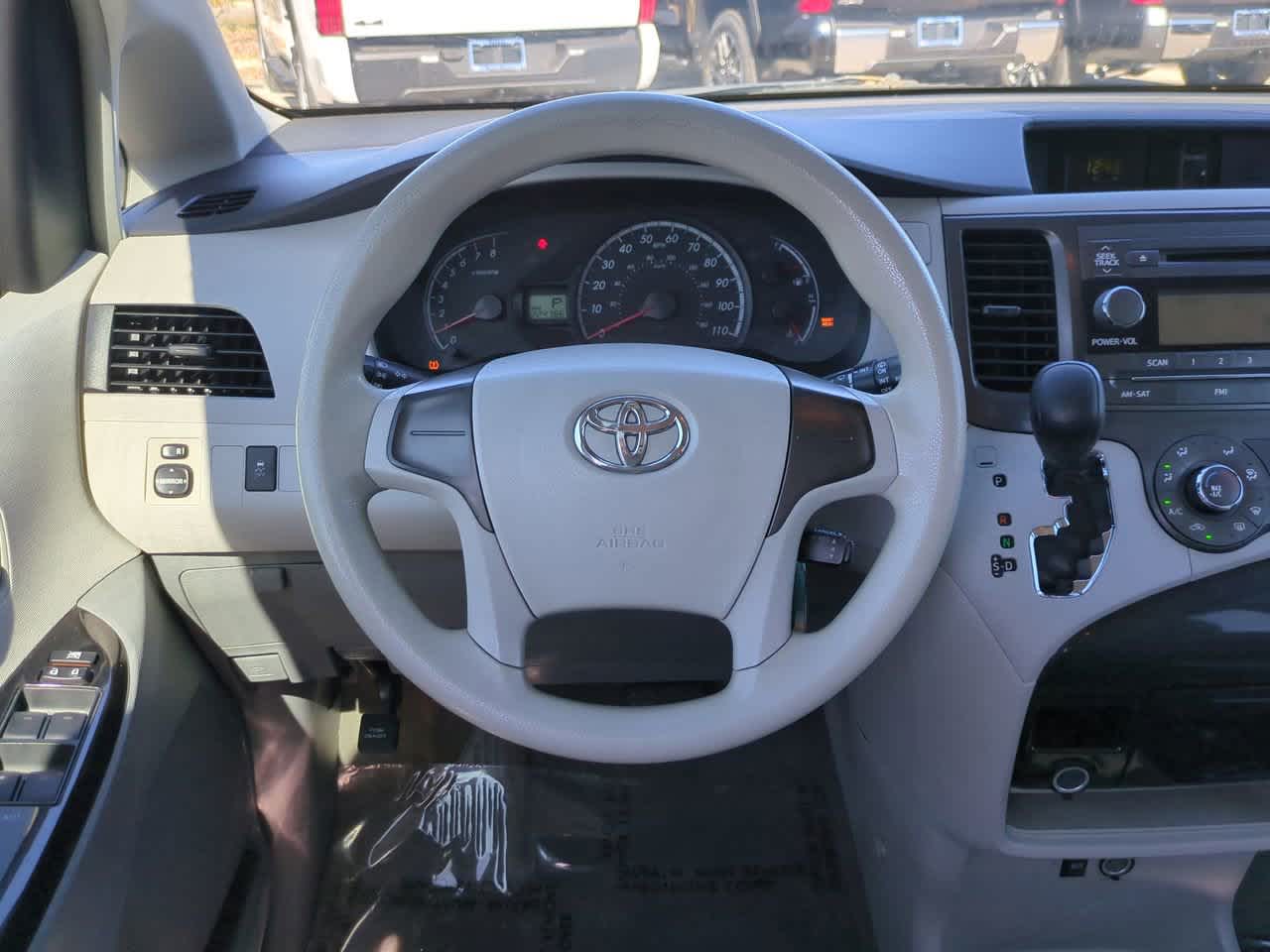 Thumbnail: 2014 Toyota Sienna - 16