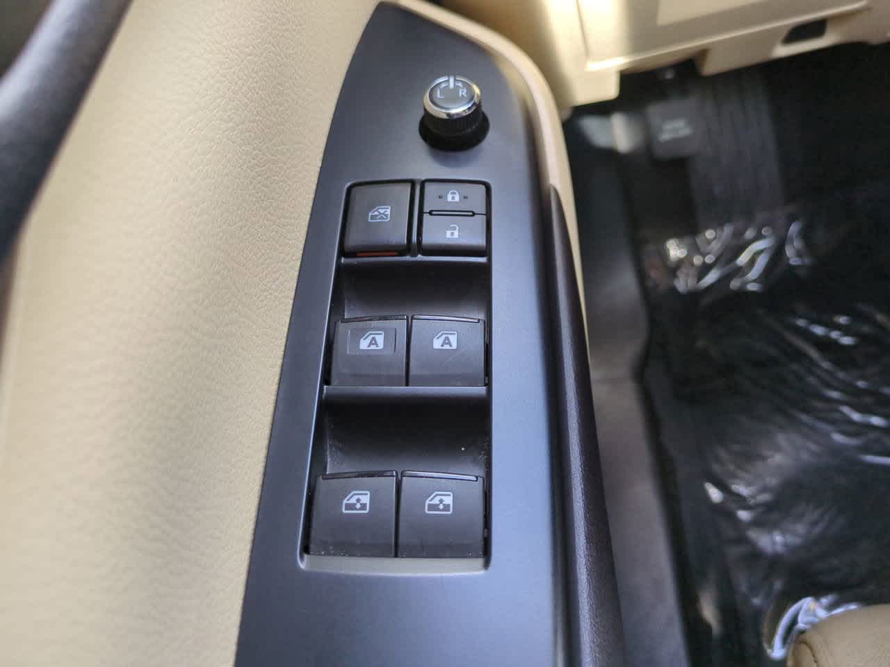 Thumbnail: 2016 Toyota Highlander - 25