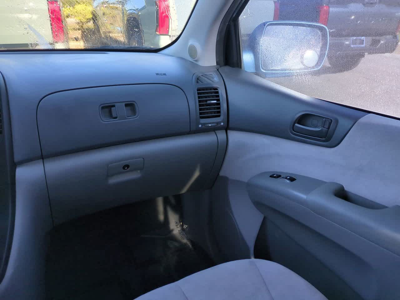 Thumbnail: 2008 Kia Sedona - 17