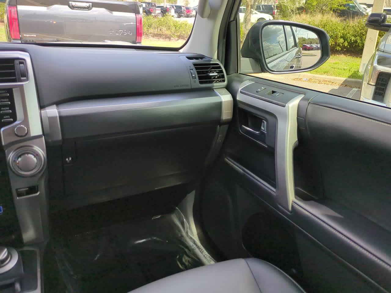 Thumbnail: 2022 Toyota 4Runner - 16