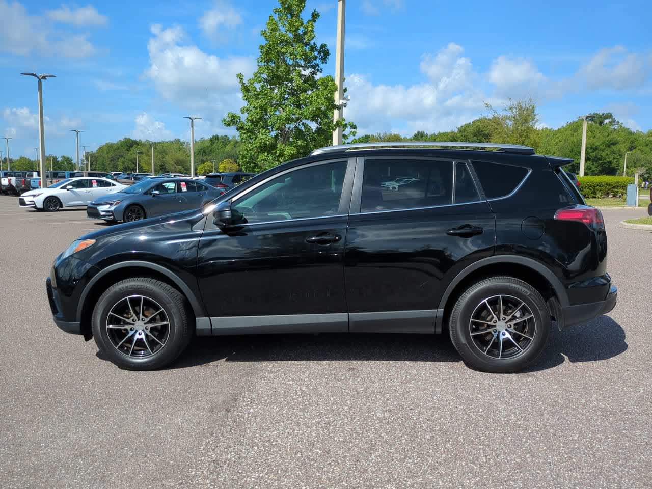 Thumbnail: 2018 Toyota RAV4 - 3