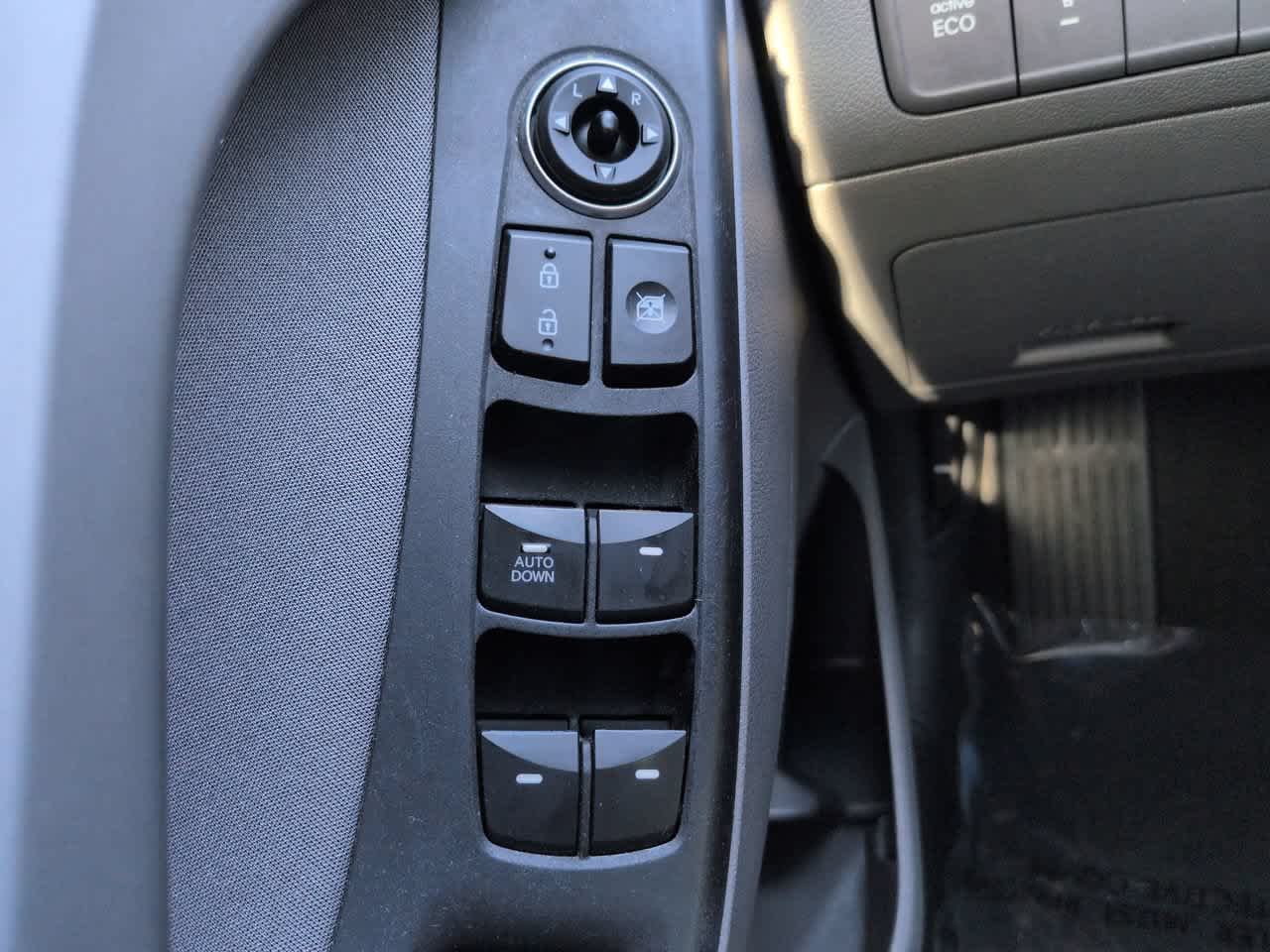 Thumbnail: 2014 Hyundai Elantra - 22