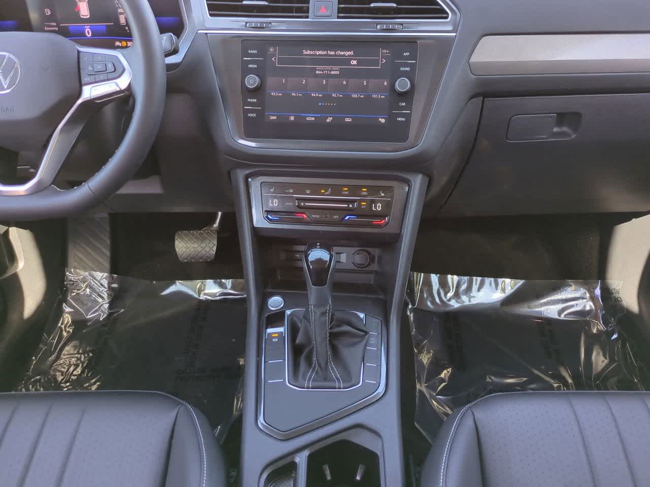 Thumbnail: 2023 Volkswagen Tiguan - 18