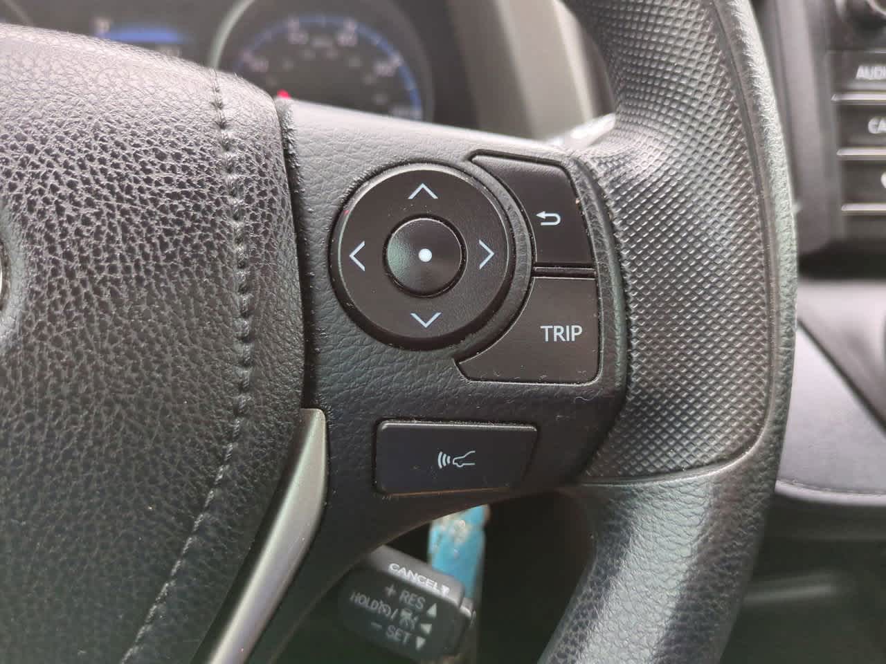 Thumbnail: 2017 Toyota RAV4 - 23