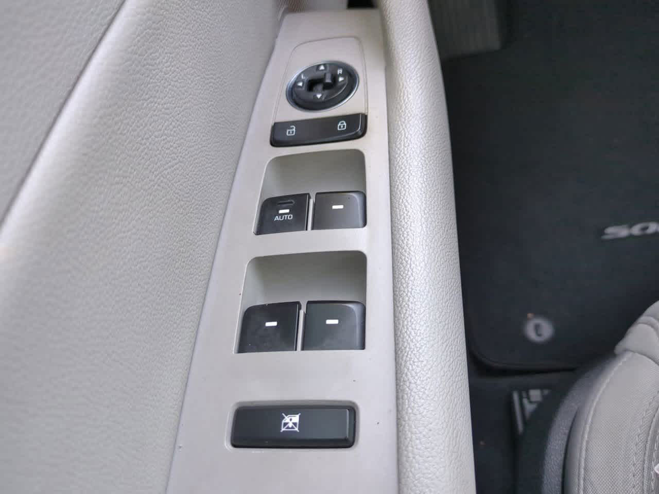 Thumbnail: 2015 Hyundai Sonata - 21