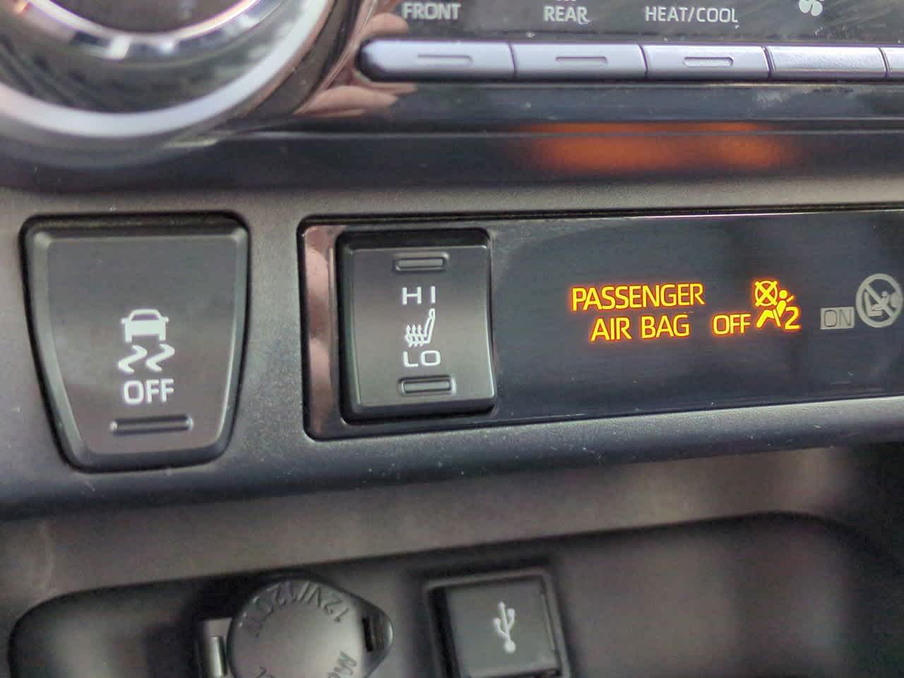 Thumbnail: 2020 Toyota RAV4 - 23