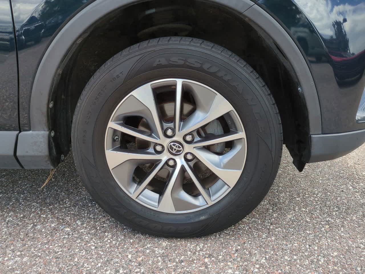 Thumbnail: 2017 Toyota RAV4 - 11