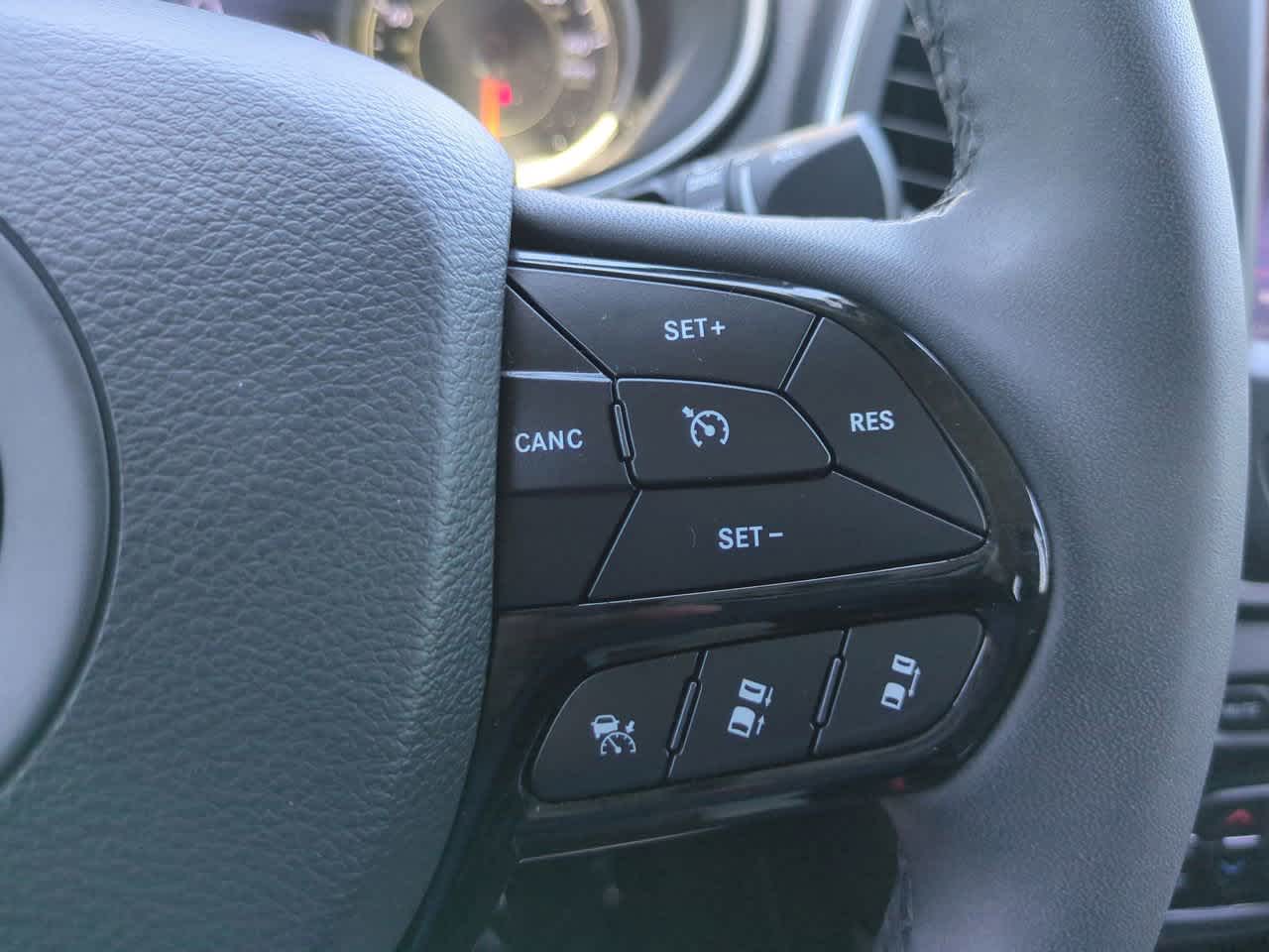 Thumbnail: 2023 Jeep Cherokee - 25