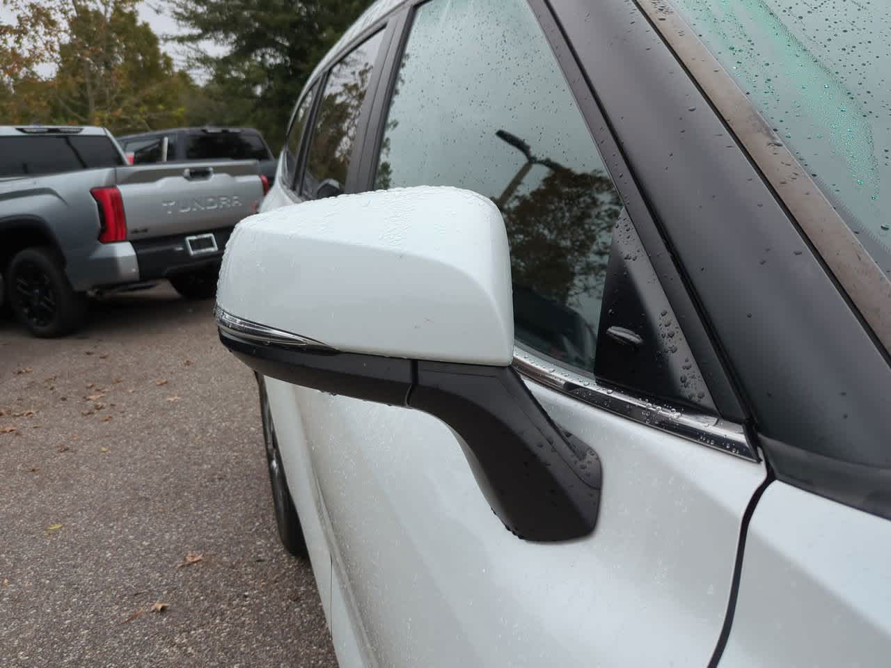 Thumbnail: 2023 Toyota Highlander - 12