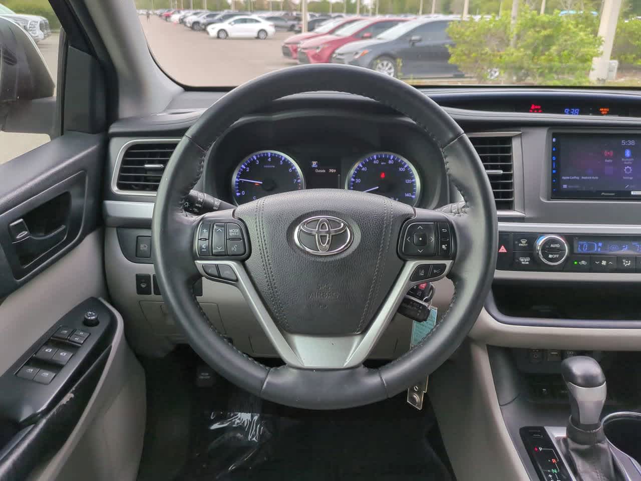 Thumbnail: 2018 Toyota Highlander - 16
