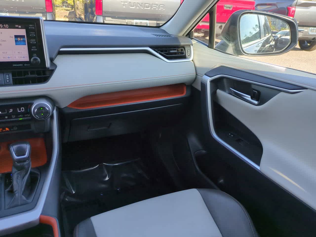 Thumbnail: 2020 Toyota RAV4 - 16