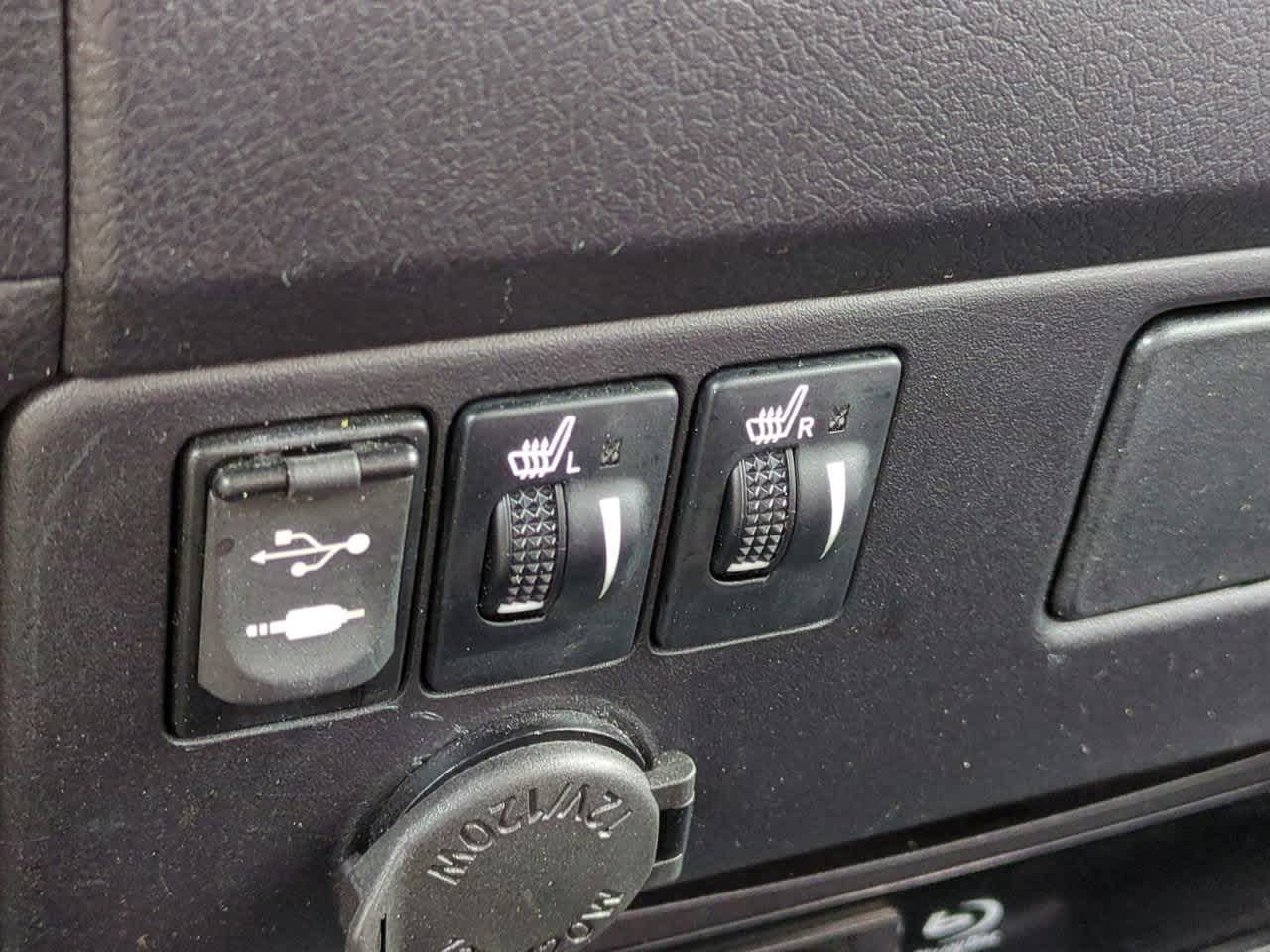 2015 Toyota Sienna Limited 24