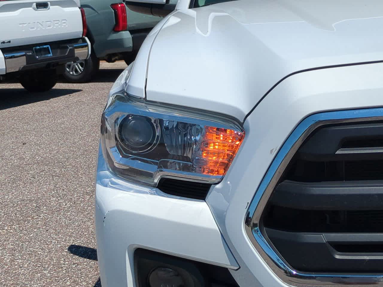 Thumbnail: 2016 Toyota Tacoma - 10