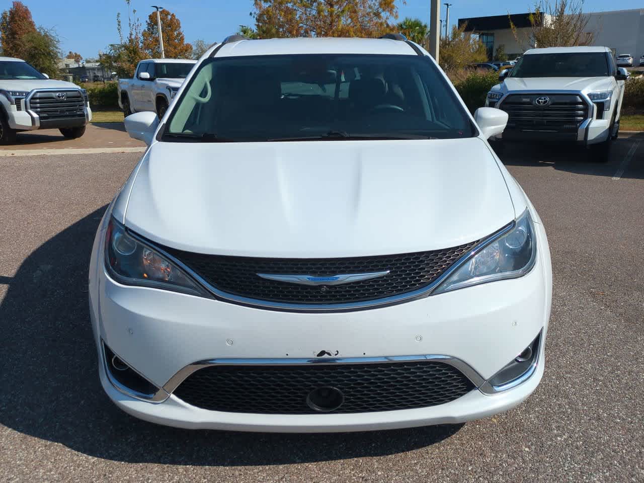 Thumbnail: 2018 Chrysler Pacifica - 9