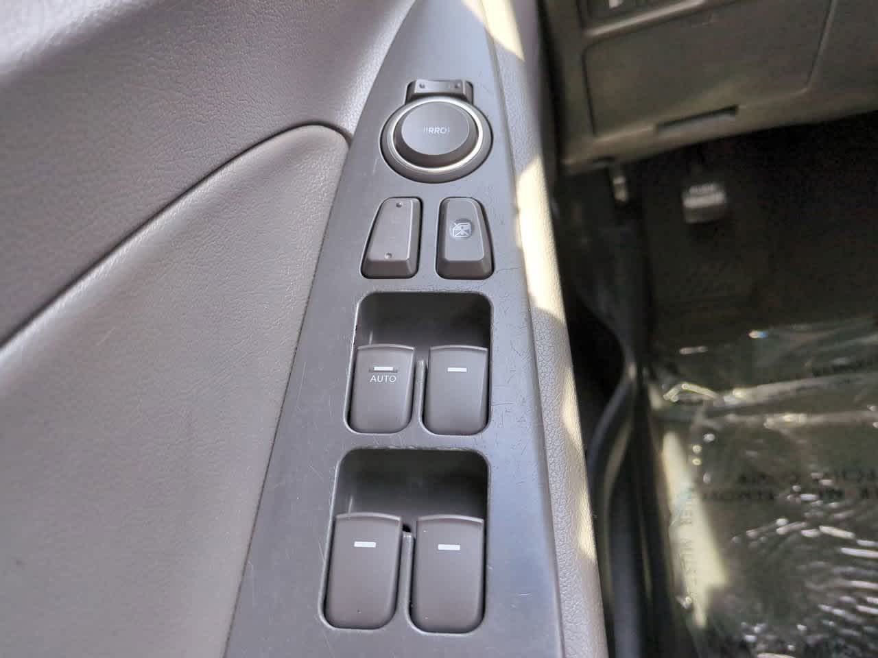 2011 Hyundai Sonata Limited 23