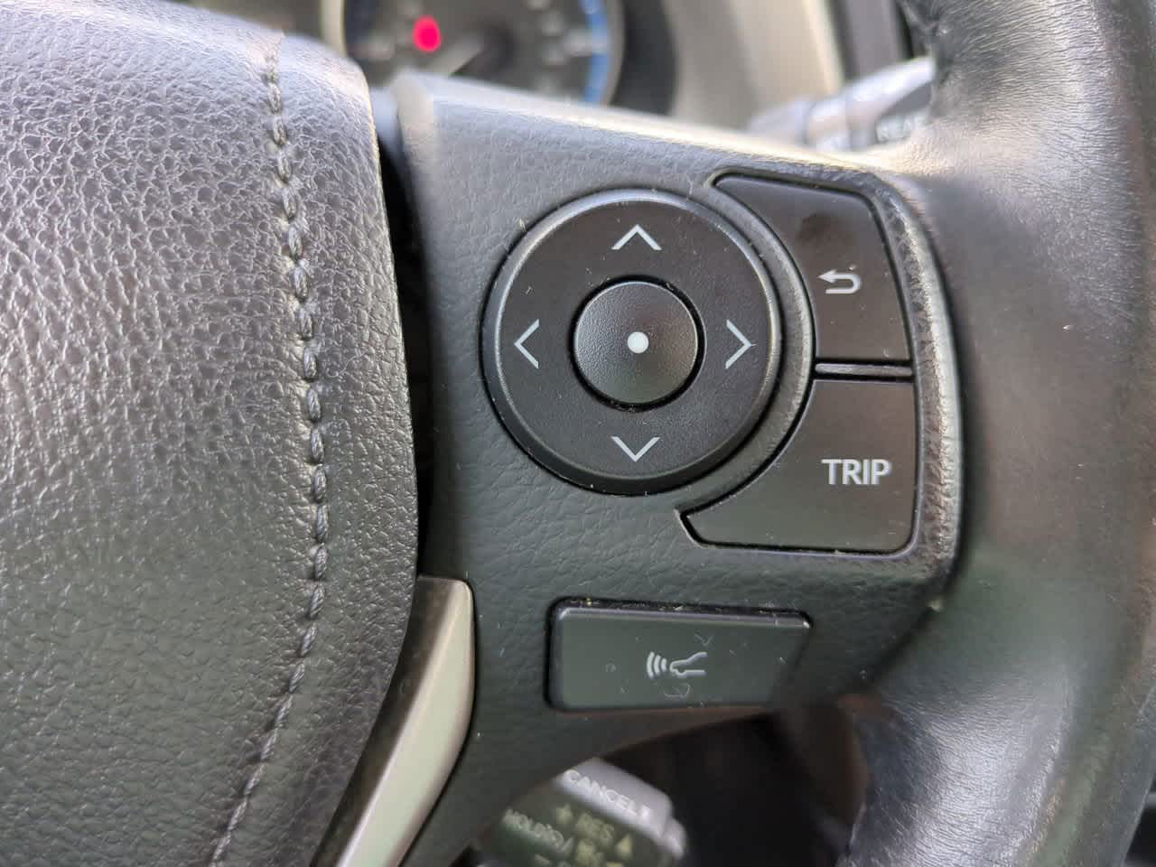 Thumbnail: 2018 Toyota RAV4 - 24