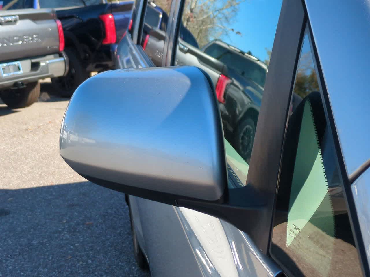 Thumbnail: 2017 Toyota Sienna - 12