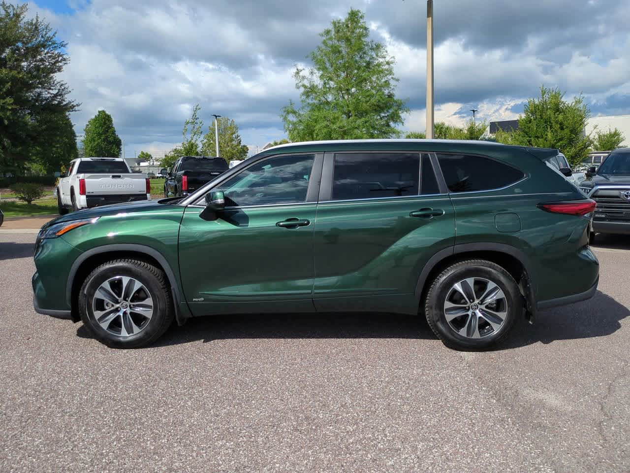 Thumbnail: 2023 Toyota Highlander - 3