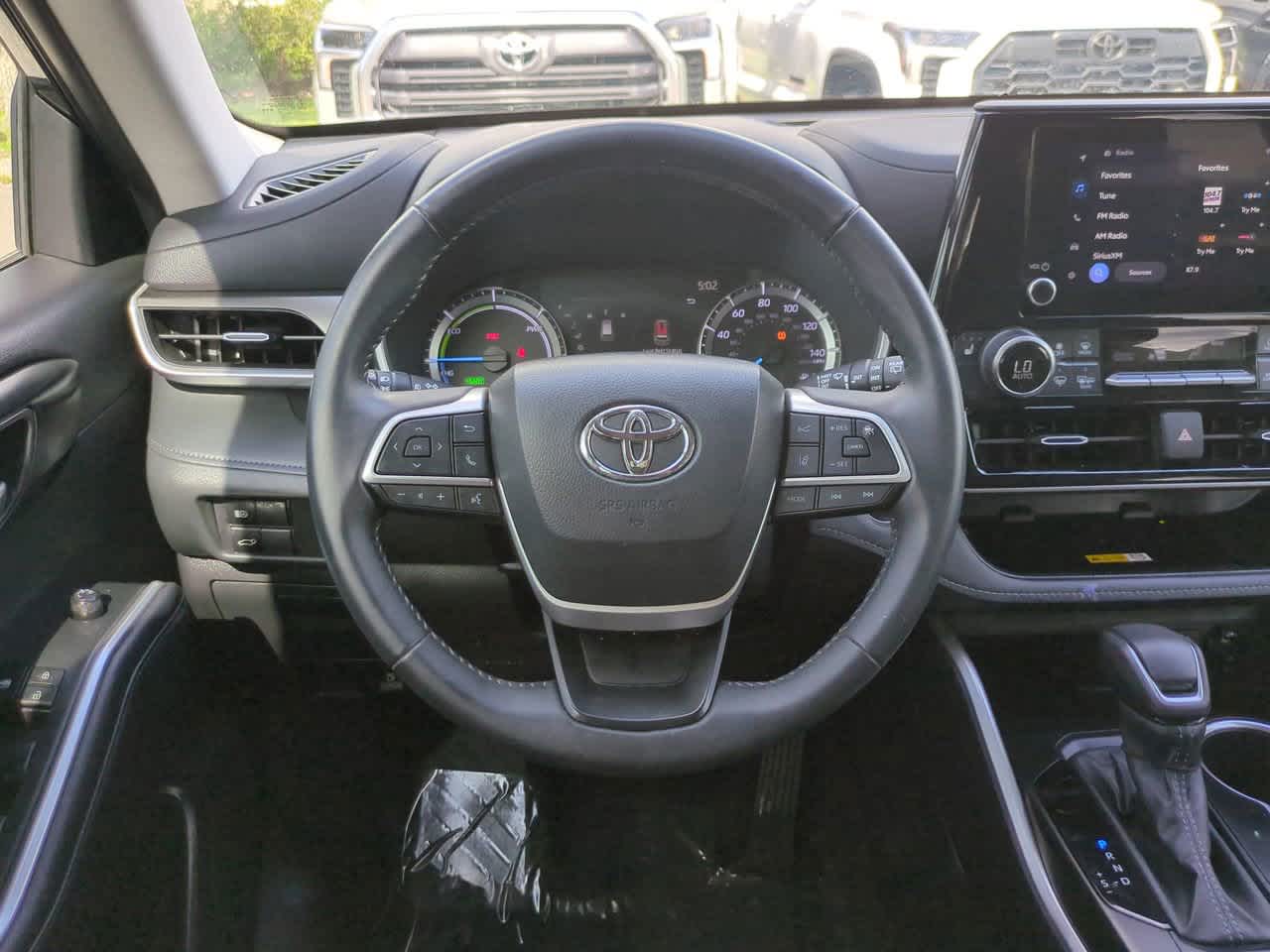 Thumbnail: 2023 Toyota Highlander - 16