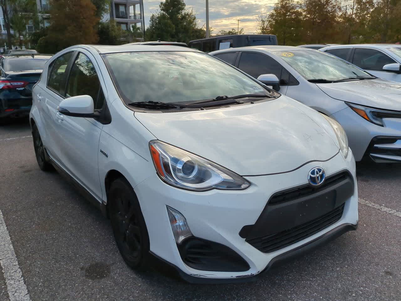 Thumbnail: 2017 Toyota Prius c - 6