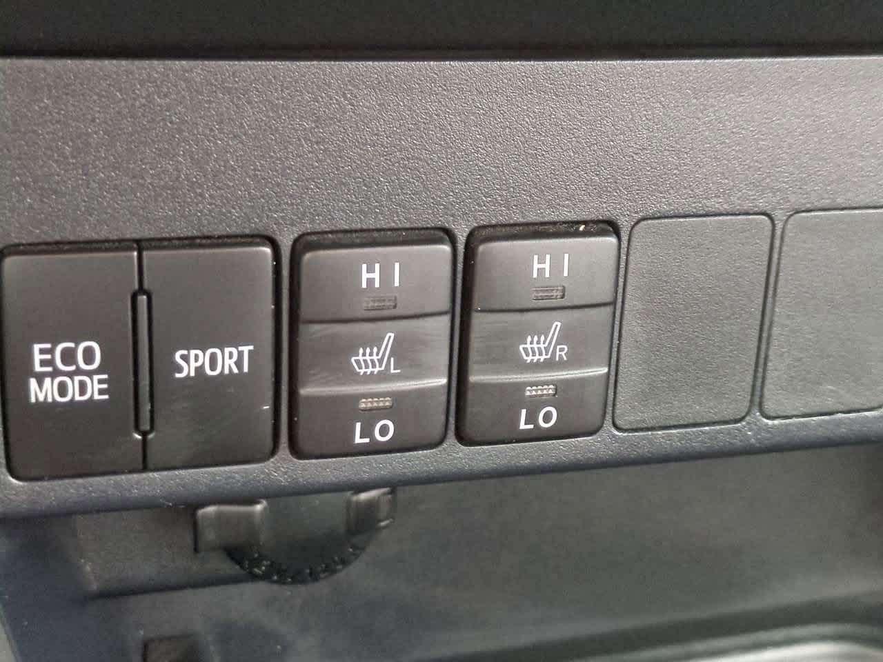 Thumbnail: 2018 Toyota RAV4 - 24