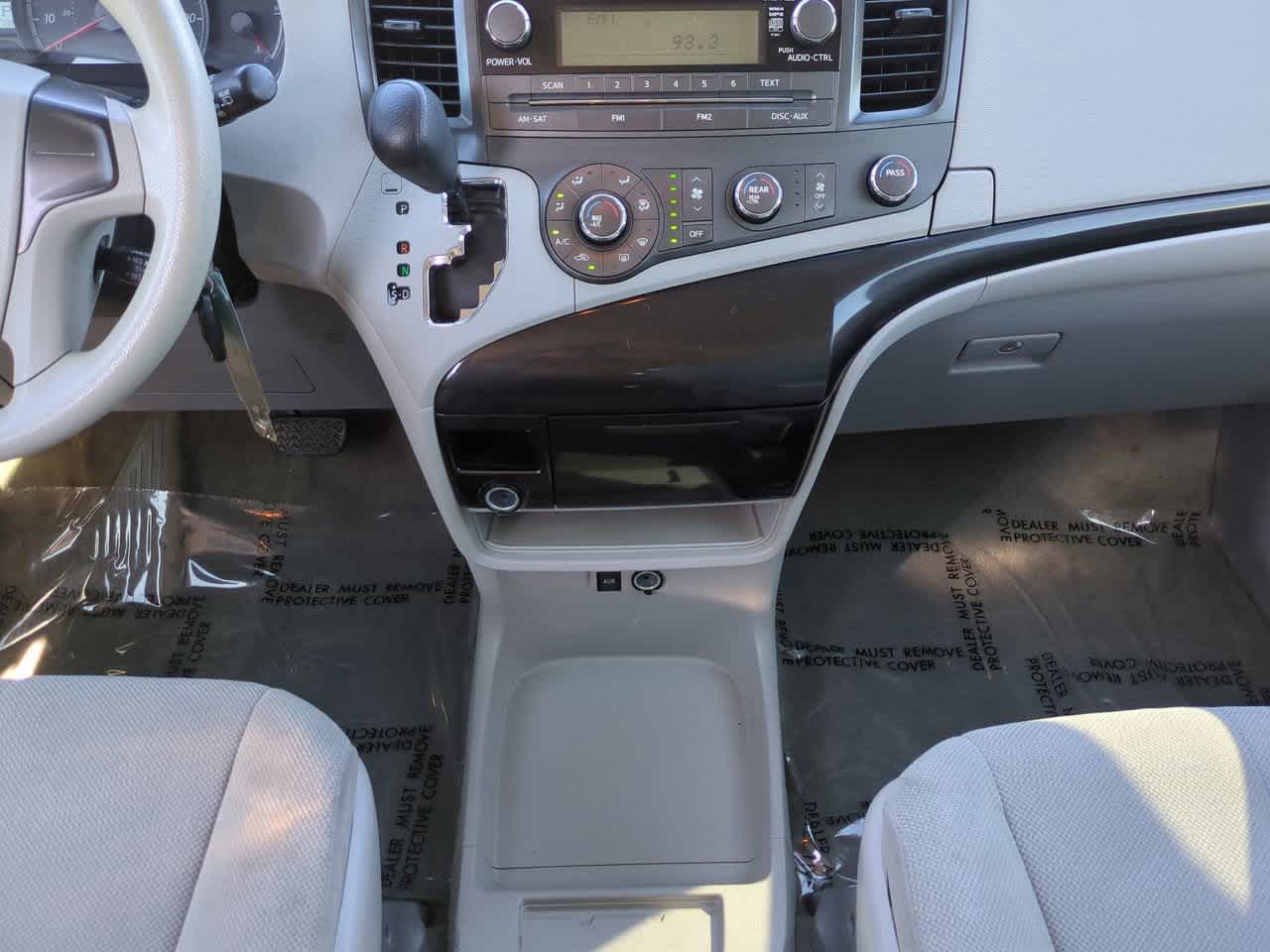 Thumbnail: 2014 Toyota Sienna - 19