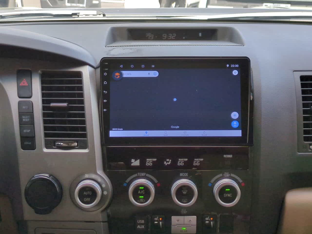 Thumbnail: 2010 Toyota Sequoia - 18