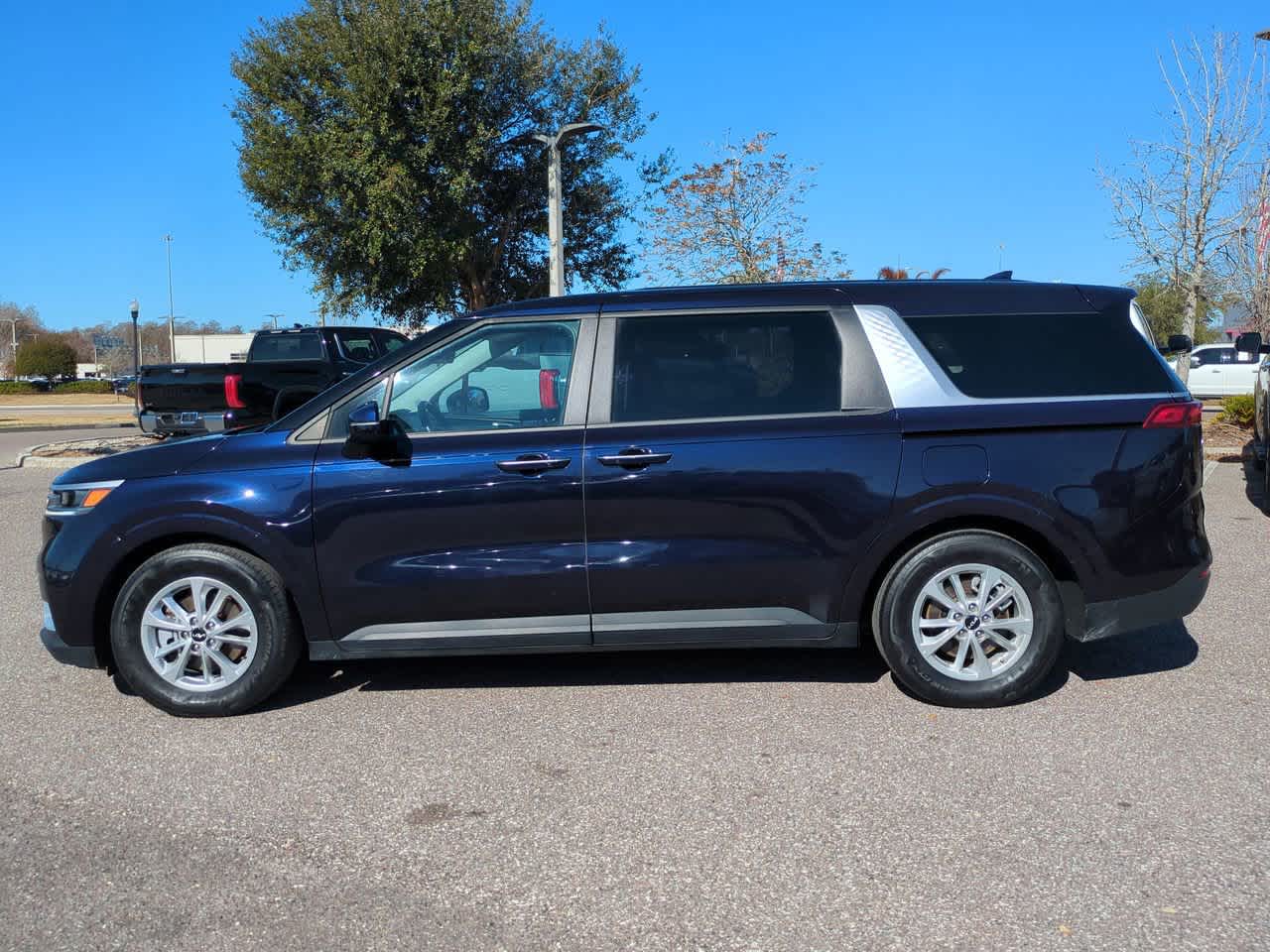 Thumbnail: 2024 Kia Carnival - 3