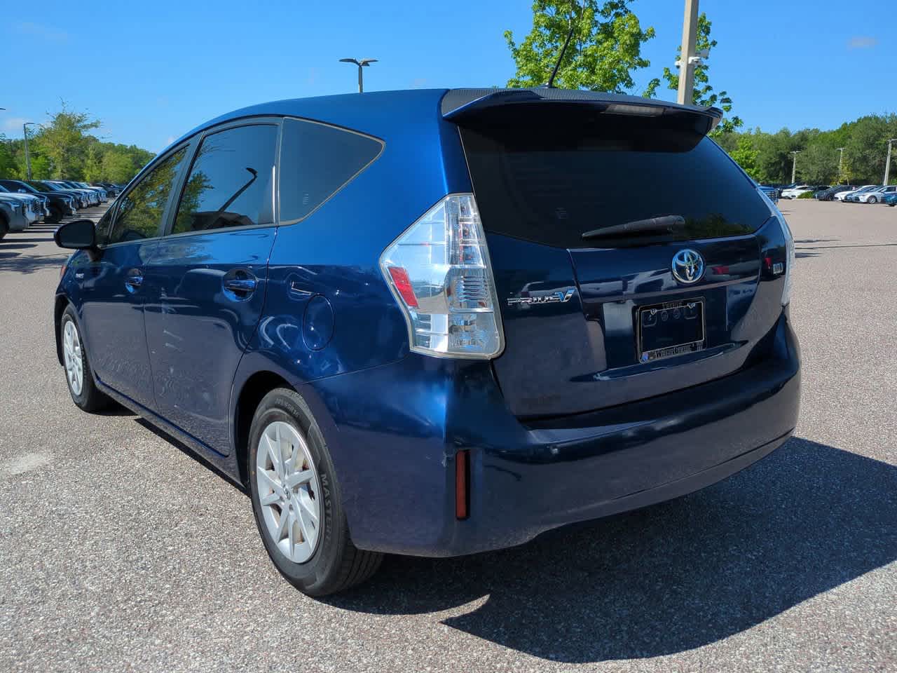 Thumbnail: 2014 Toyota Prius v - 4