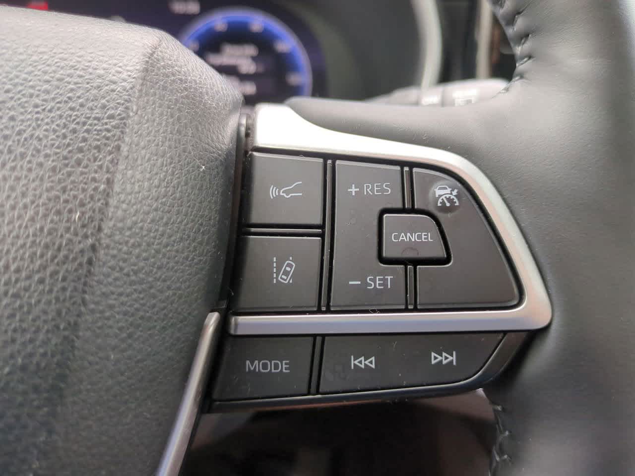 Thumbnail: 2023 Toyota Highlander - 26