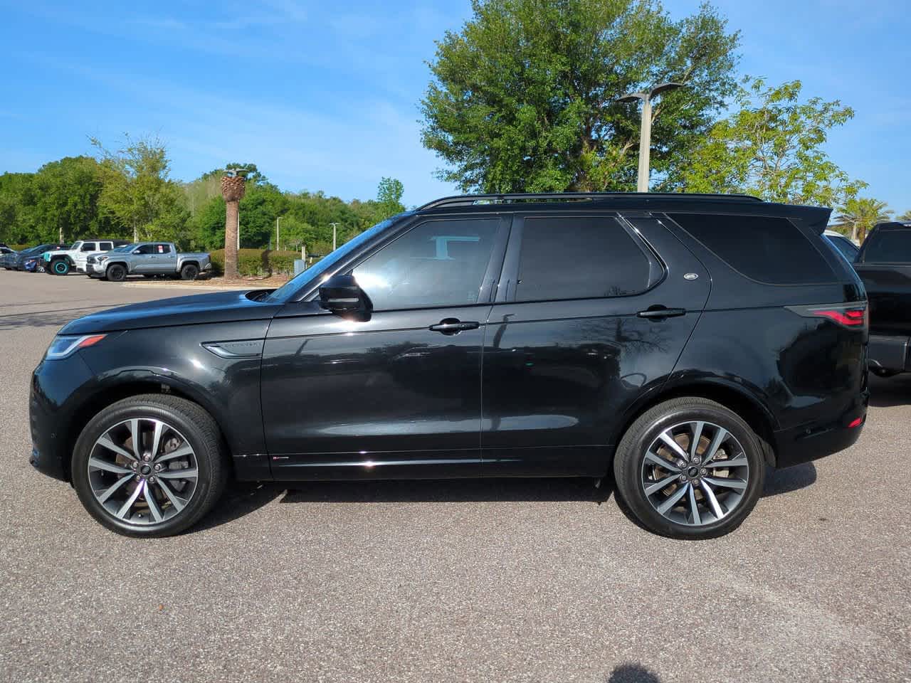 Thumbnail: 2021 Land Rover Discovery - 3