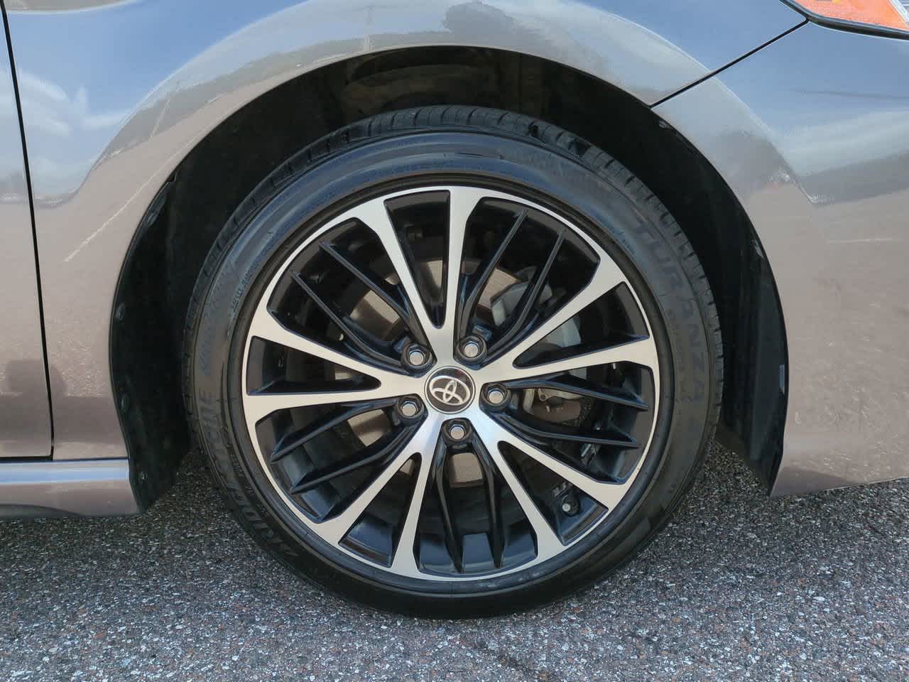 2020 Toyota Camry SE 11