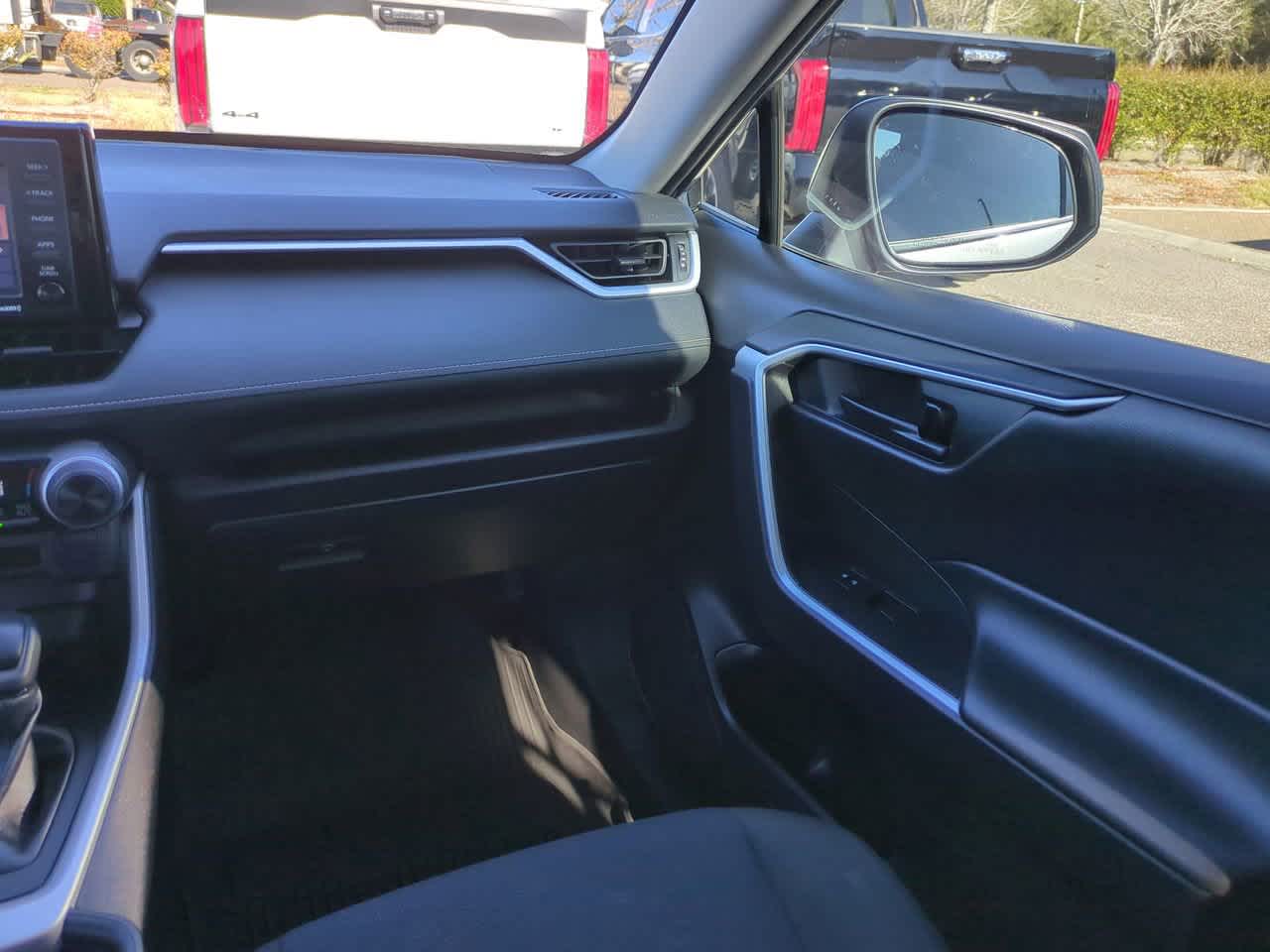 Thumbnail: 2022 Toyota RAV4 - 16