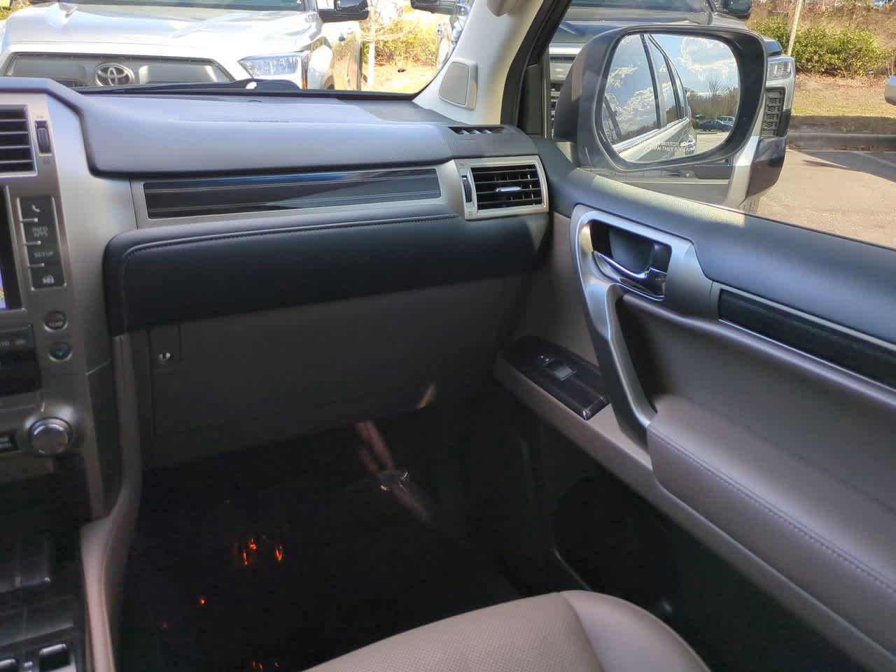 Thumbnail: 2020 Lexus GX - 17