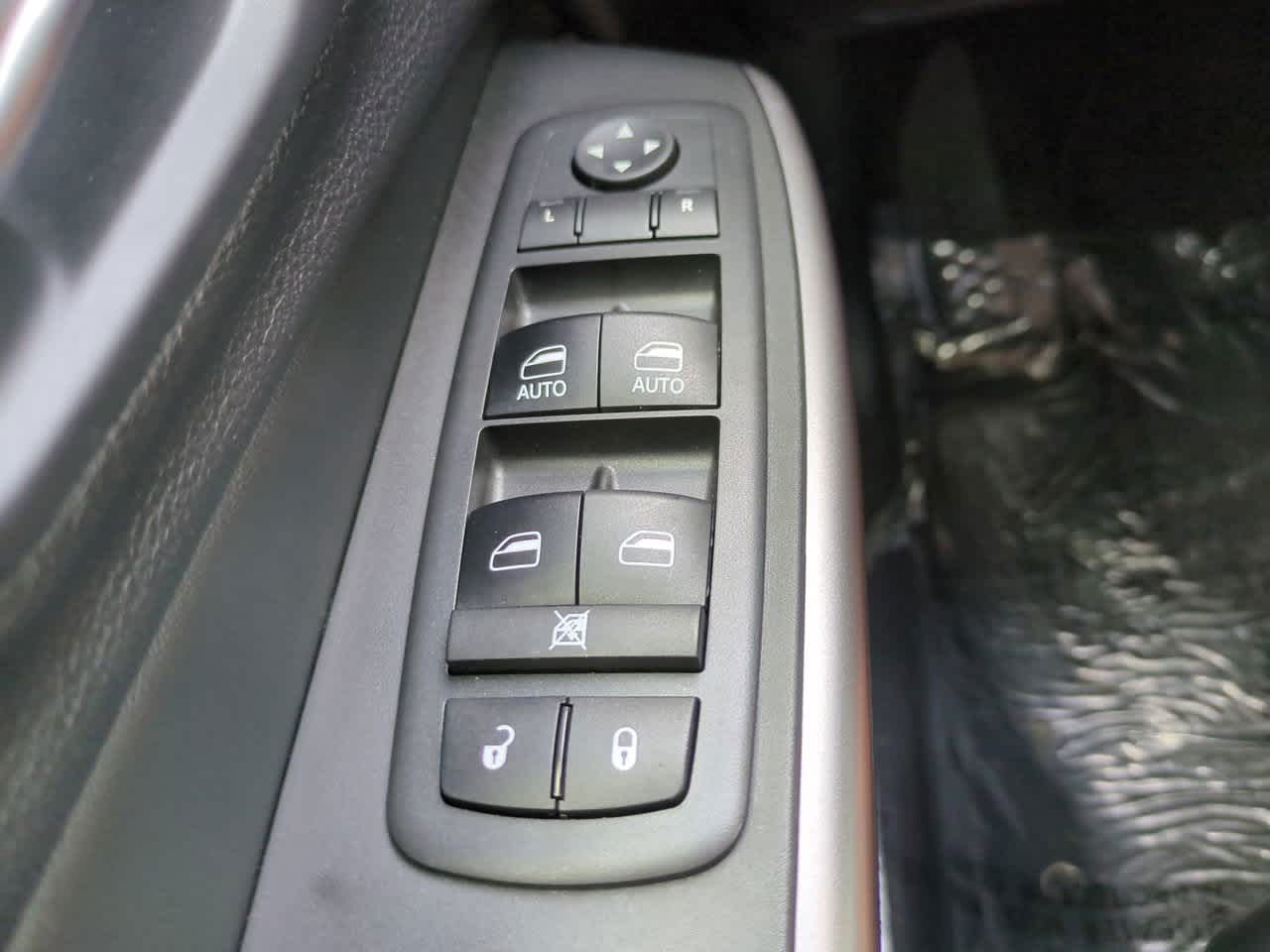 Thumbnail: 2019 Jeep Cherokee - 21