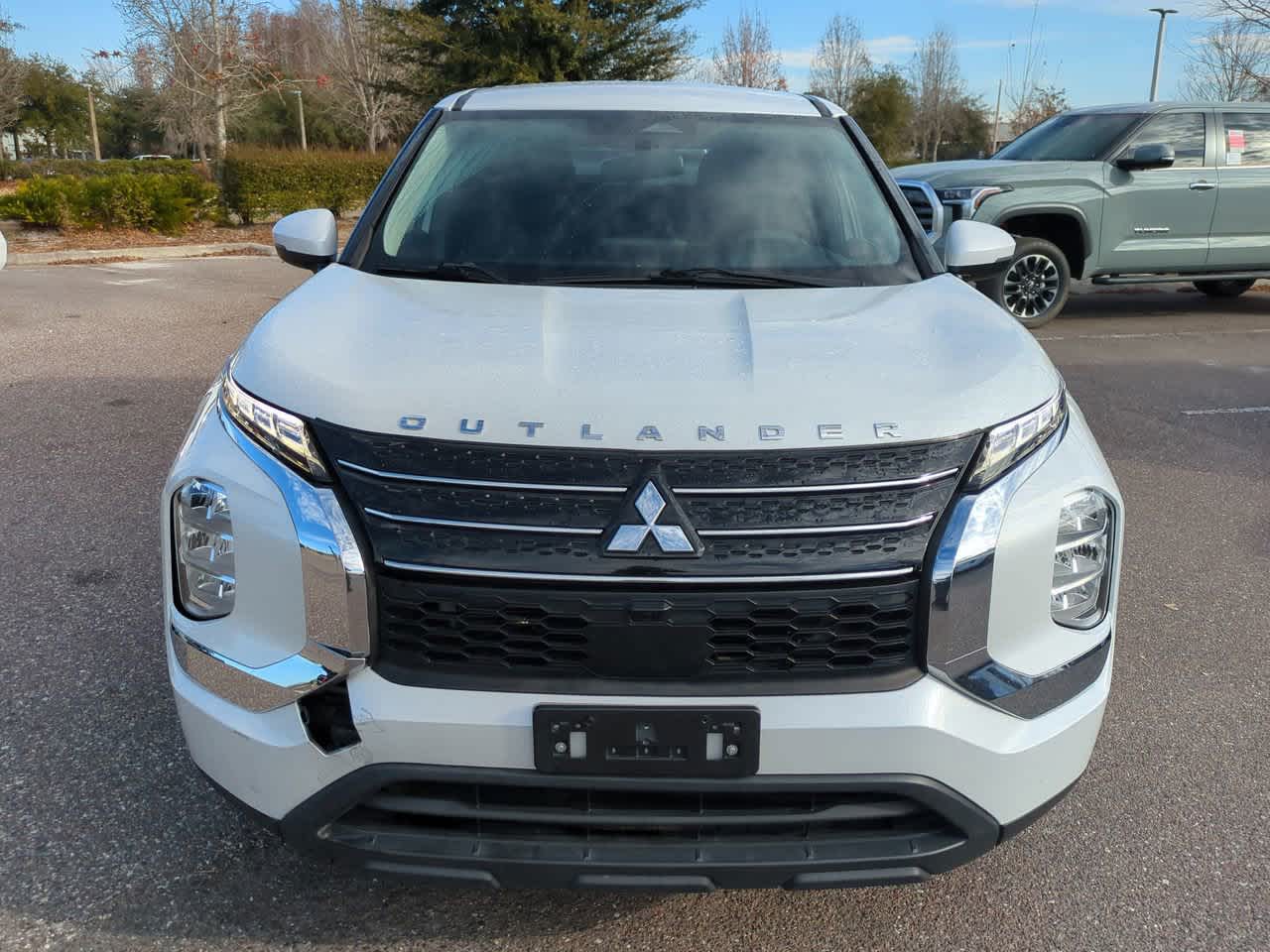 Thumbnail: 2022 Mitsubishi Outlander - 9