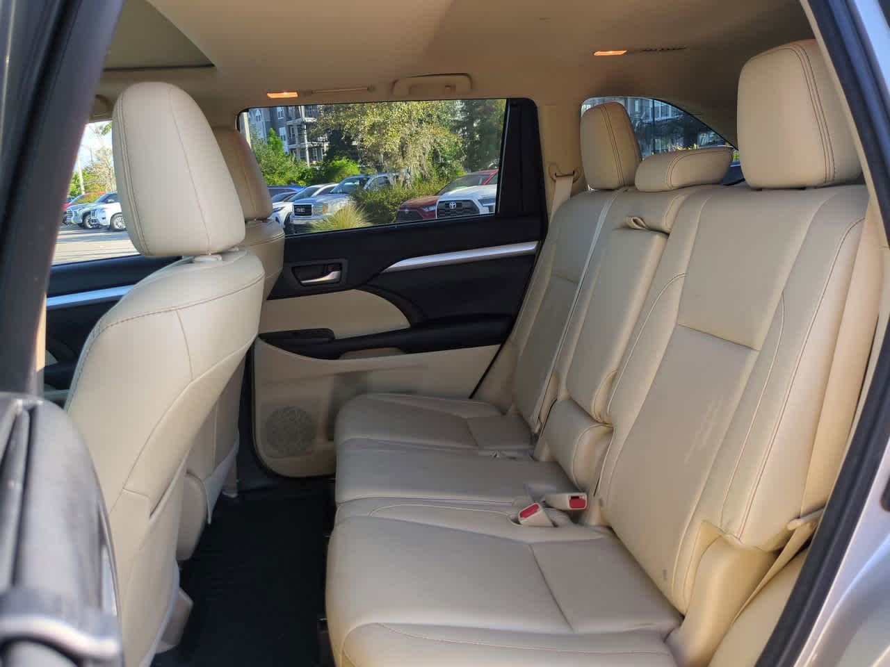 Thumbnail: 2015 Toyota Highlander - 13