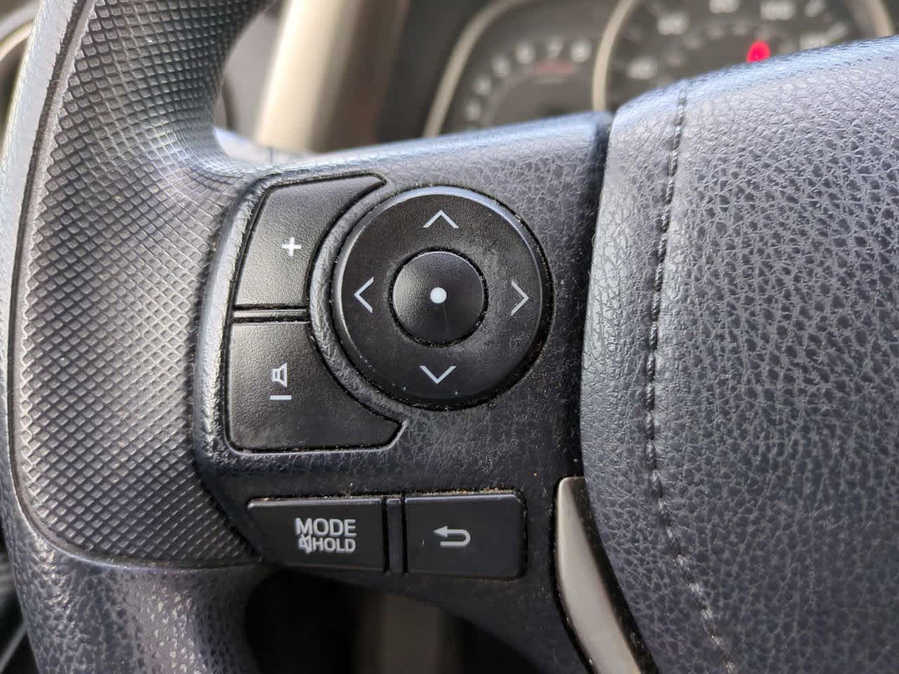 Thumbnail: 2014 Toyota RAV4 - 24