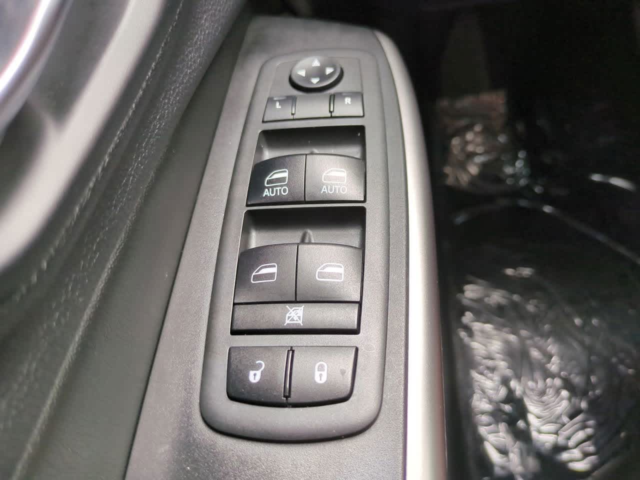 Thumbnail: 2019 Jeep Cherokee - 23
