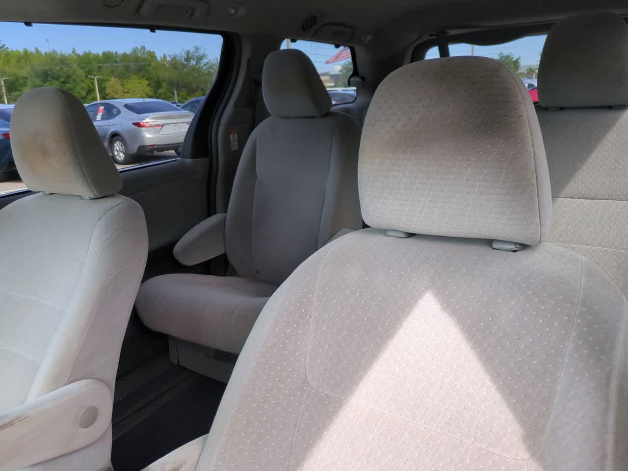 Thumbnail: 2015 Toyota Sienna - 8