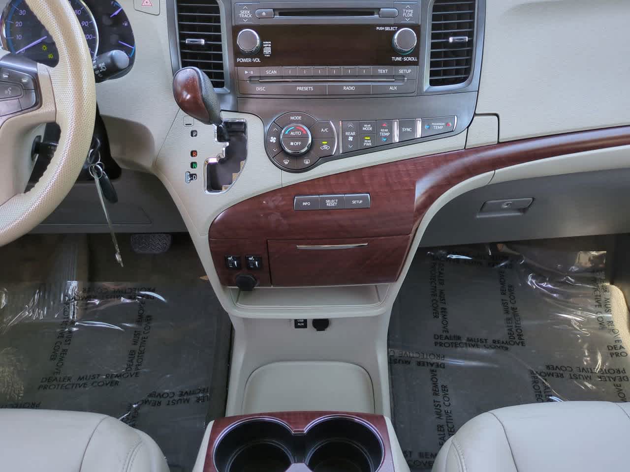 Thumbnail: 2014 Toyota Sienna - 19