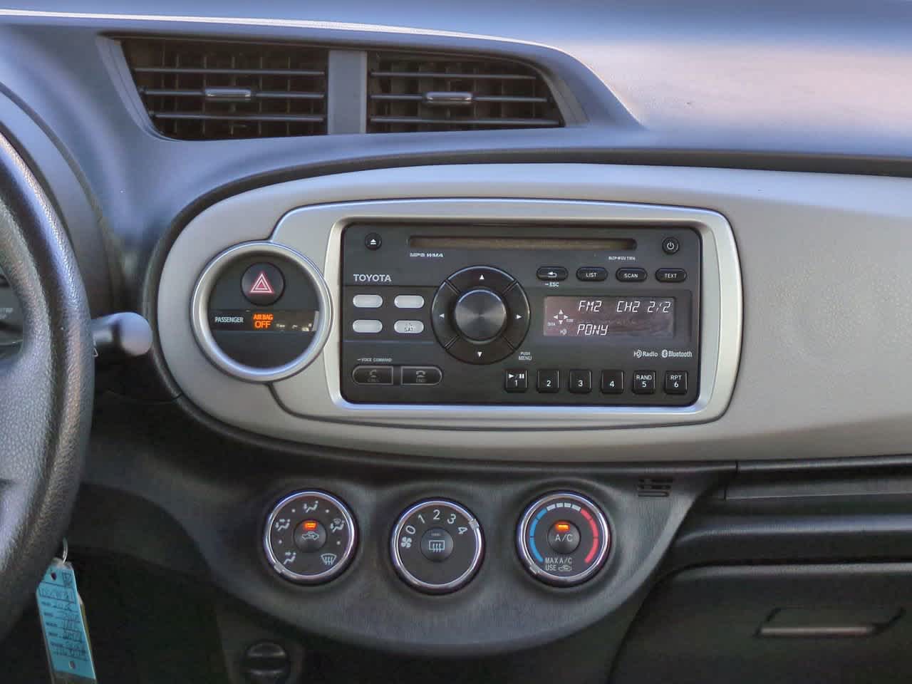 Thumbnail: 2013 Toyota Yaris - 17